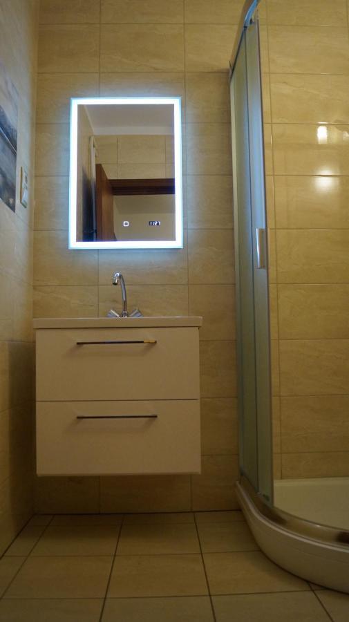 Sinko - Free Garage Parking, Central, 2 Bedrooms 4 Single Beds, Flexi Check-out Budapeste