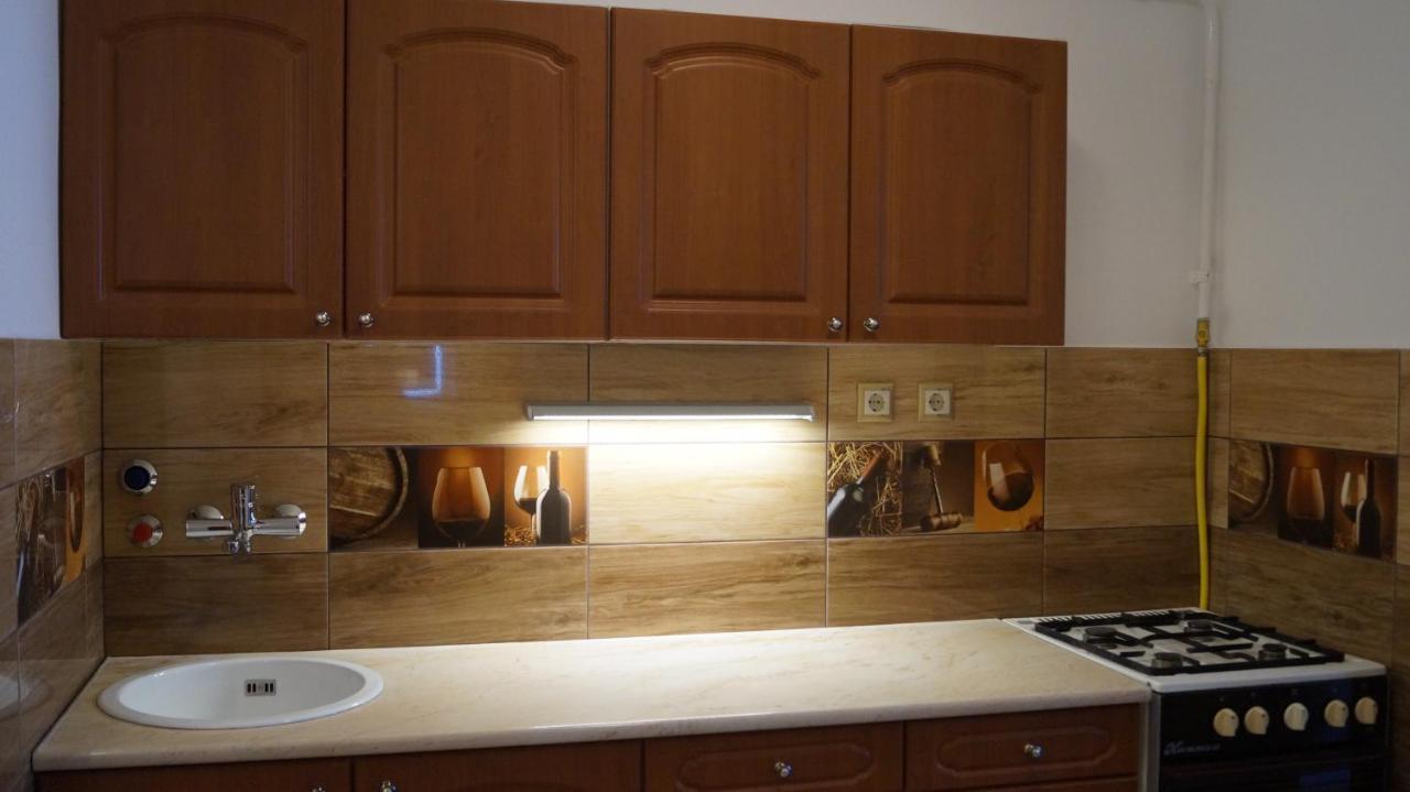 Sinko - Free Garage Parking, Central, 2 Bedrooms 4 Single Beds, Flexi Check-out Budapeste