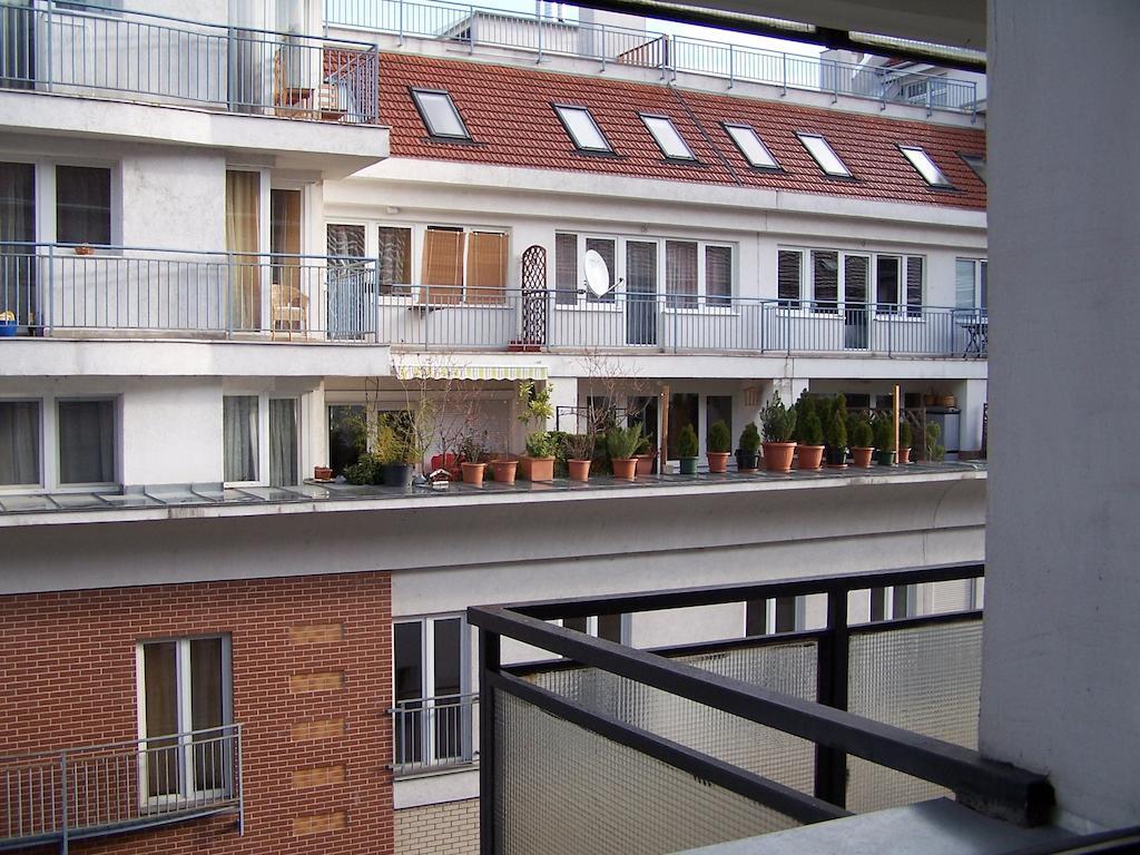 Sinko - Free Garage Parking, Central, 2 Bedrooms 4 Single Beds, Flexi Check-out Budapeste