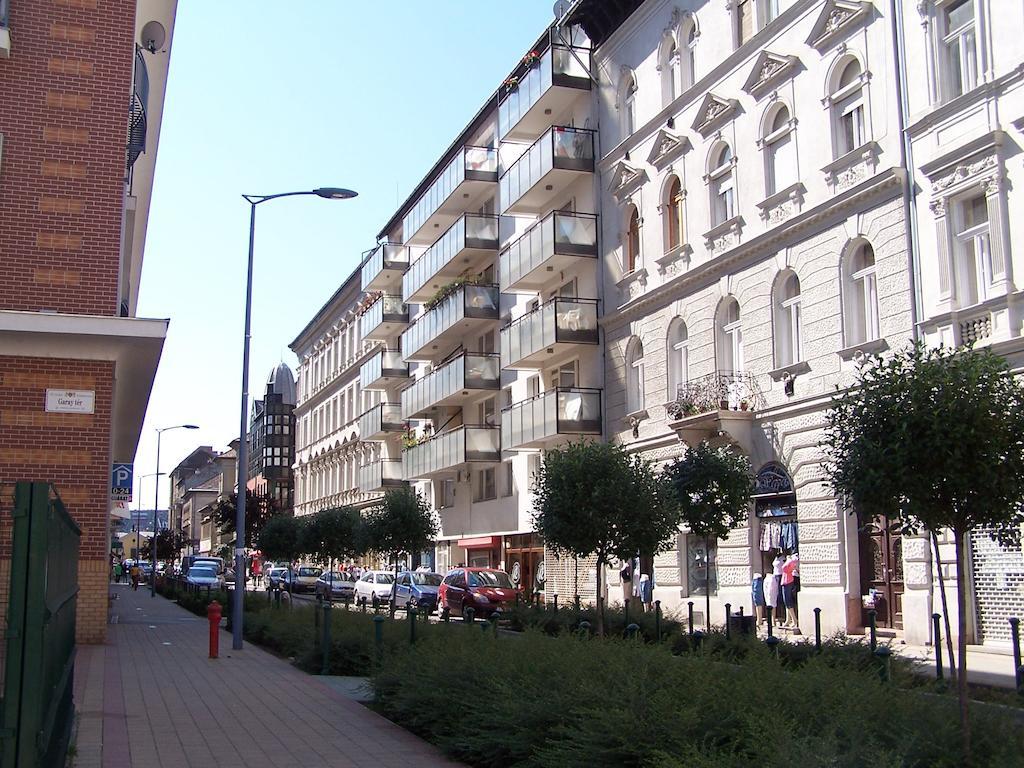 Apartamento Sinko - Free Garage Parking, Central, 2 Bedrooms 4 Single Beds, Flexi Check-out Budapeste